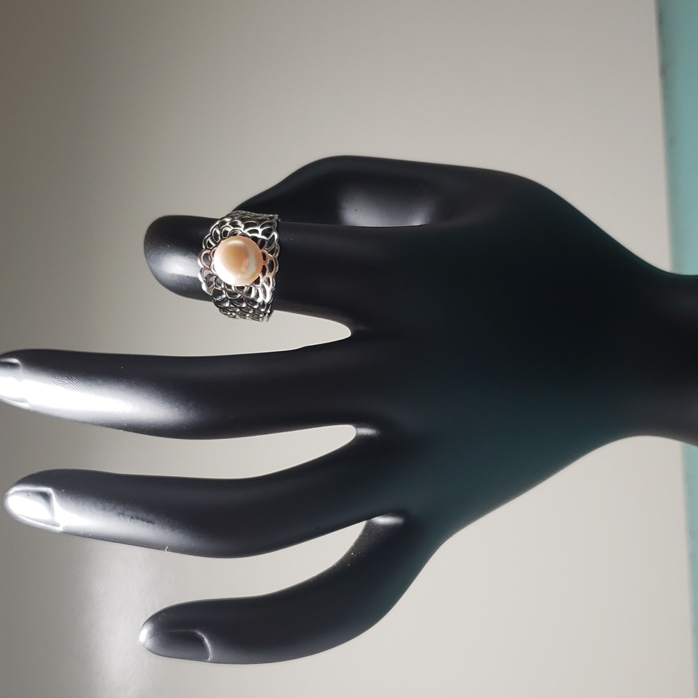 Beautiful Sterling Silver 925 Ring With Large Cream Freshwater pearl, adjustable